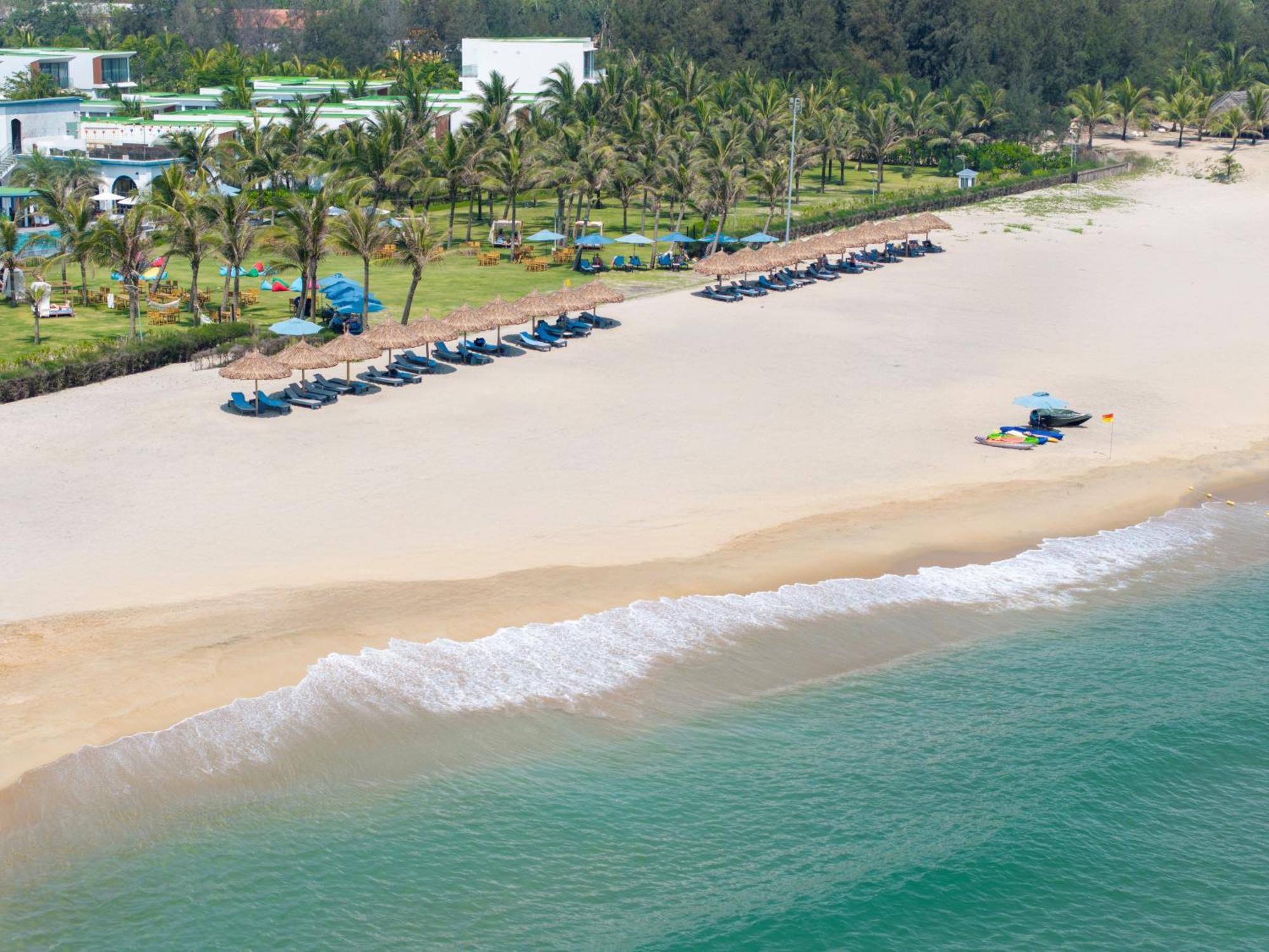 Wyndham Hoi An Royal Beachfront Resort & Villas Exterior photo