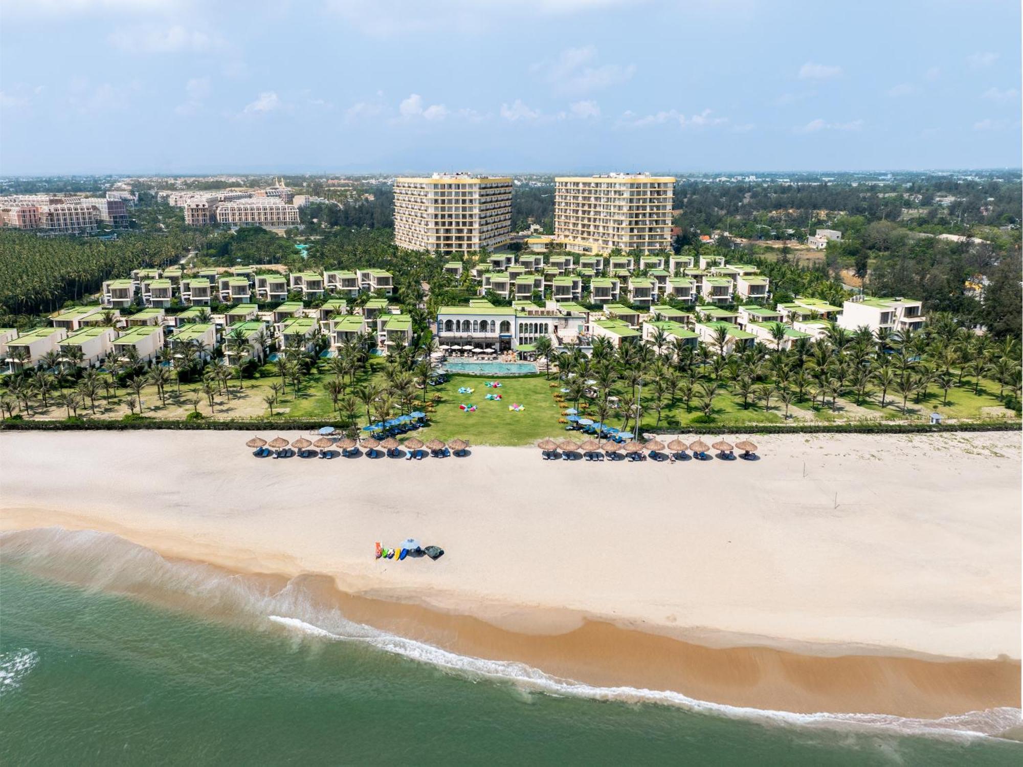Wyndham Hoi An Royal Beachfront Resort & Villas Exterior photo